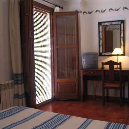 Hostal El Cascapenas De La Alpujarra กาปีเลย์รา ภายนอก รูปภาพ