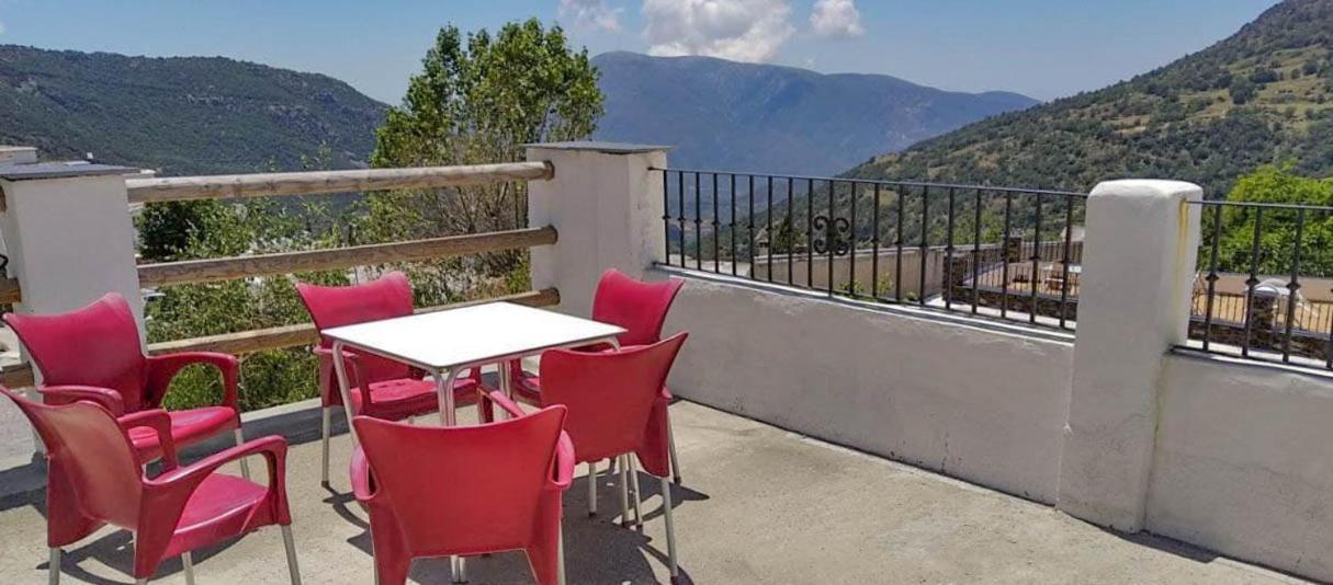 Hostal El Cascapenas De La Alpujarra กาปีเลย์รา ภายนอก รูปภาพ