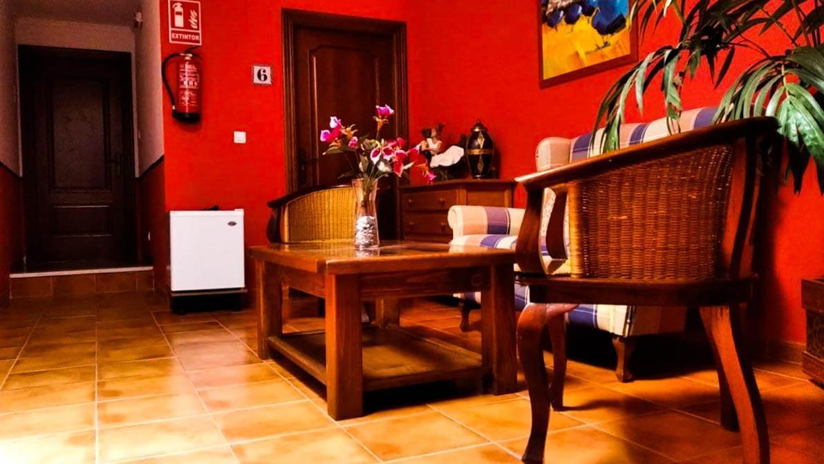Hostal El Cascapenas De La Alpujarra กาปีเลย์รา ภายนอก รูปภาพ