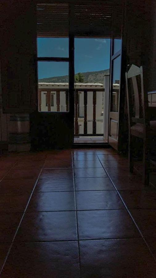 Hostal El Cascapenas De La Alpujarra กาปีเลย์รา ภายนอก รูปภาพ