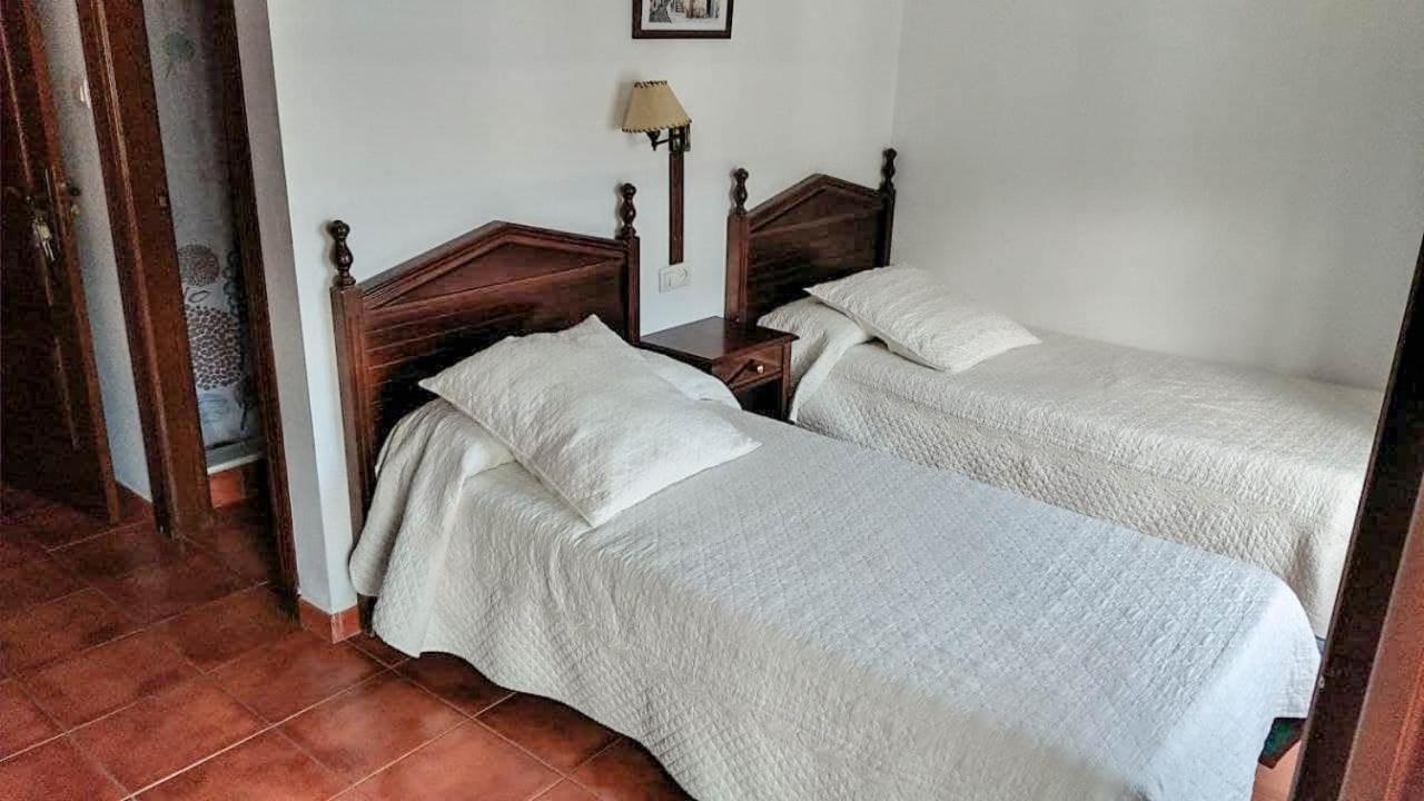 Hostal El Cascapenas De La Alpujarra กาปีเลย์รา ภายนอก รูปภาพ