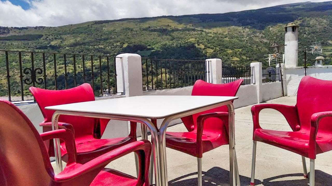 Hostal El Cascapenas De La Alpujarra กาปีเลย์รา ภายนอก รูปภาพ