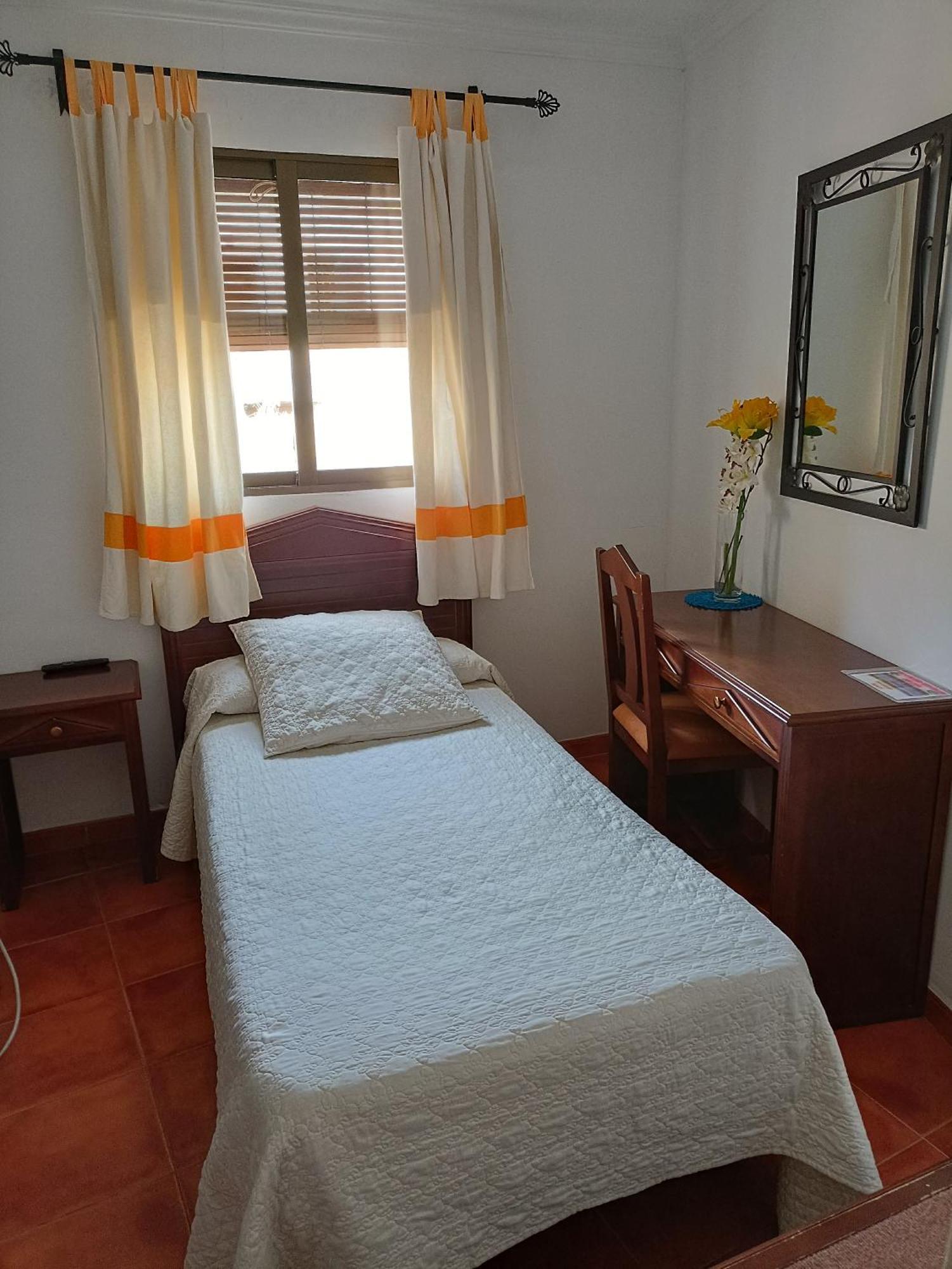 Hostal El Cascapenas De La Alpujarra กาปีเลย์รา ภายนอก รูปภาพ