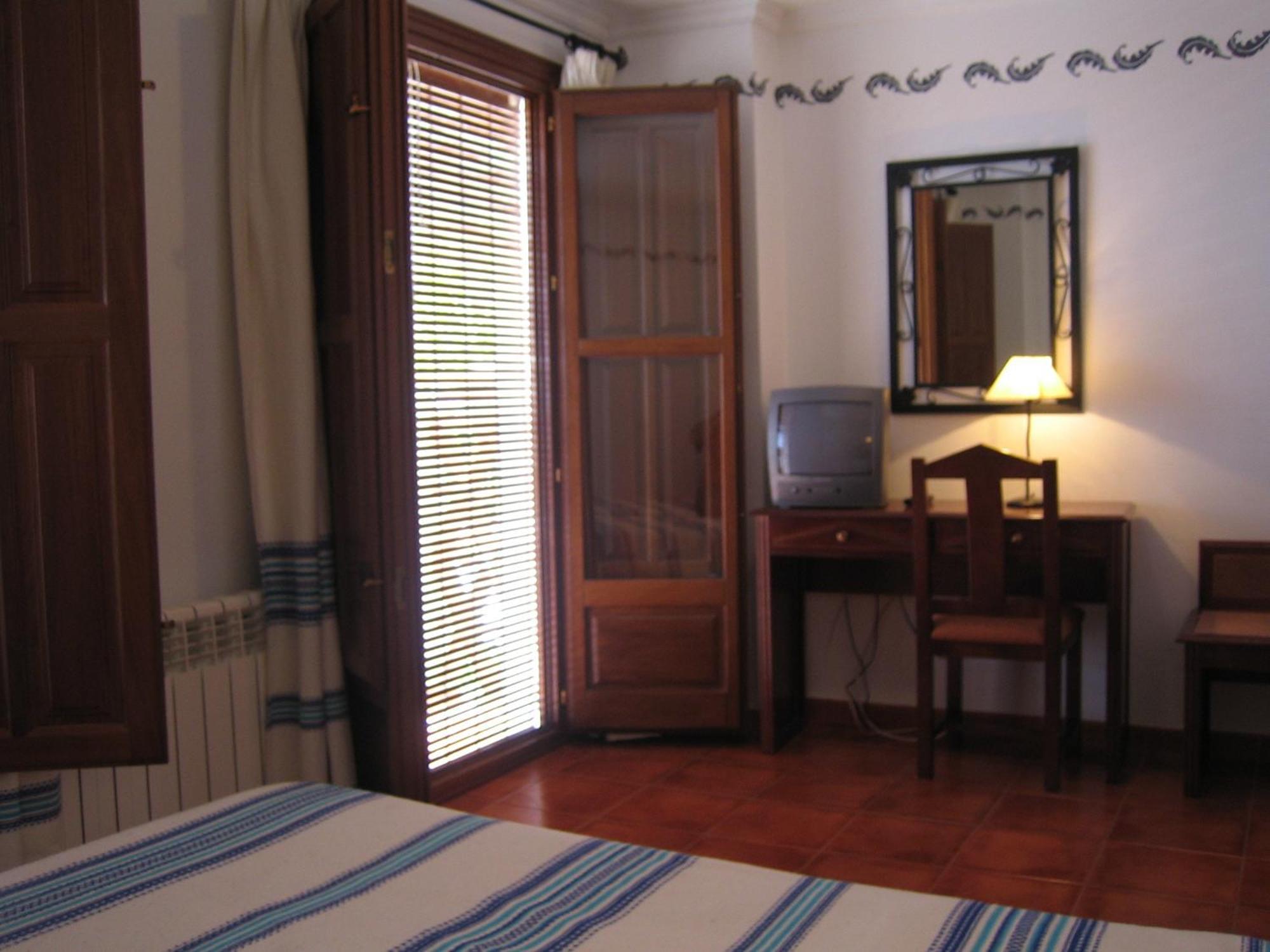 Hostal El Cascapenas De La Alpujarra กาปีเลย์รา ภายนอก รูปภาพ