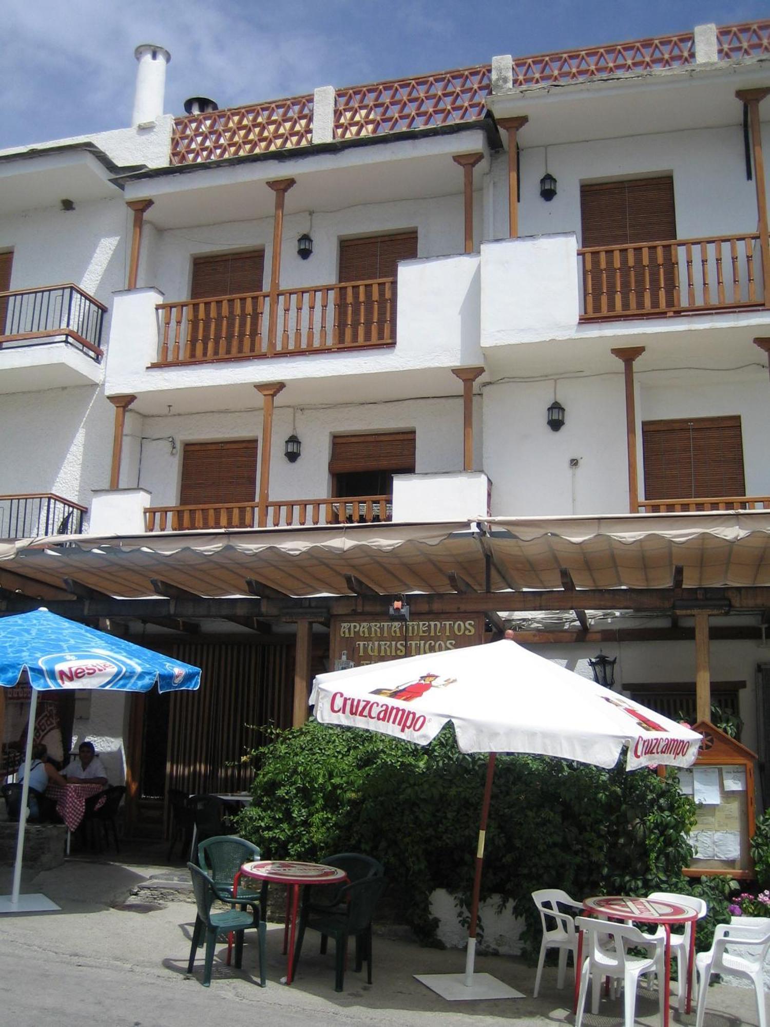 Hostal El Cascapenas De La Alpujarra กาปีเลย์รา ภายนอก รูปภาพ
