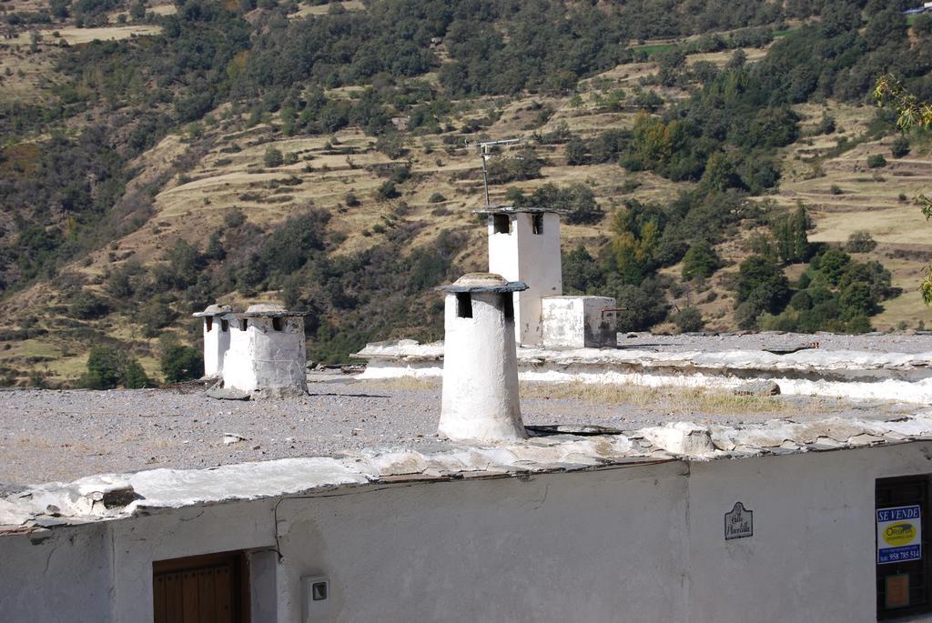 Hostal El Cascapenas De La Alpujarra กาปีเลย์รา ภายนอก รูปภาพ