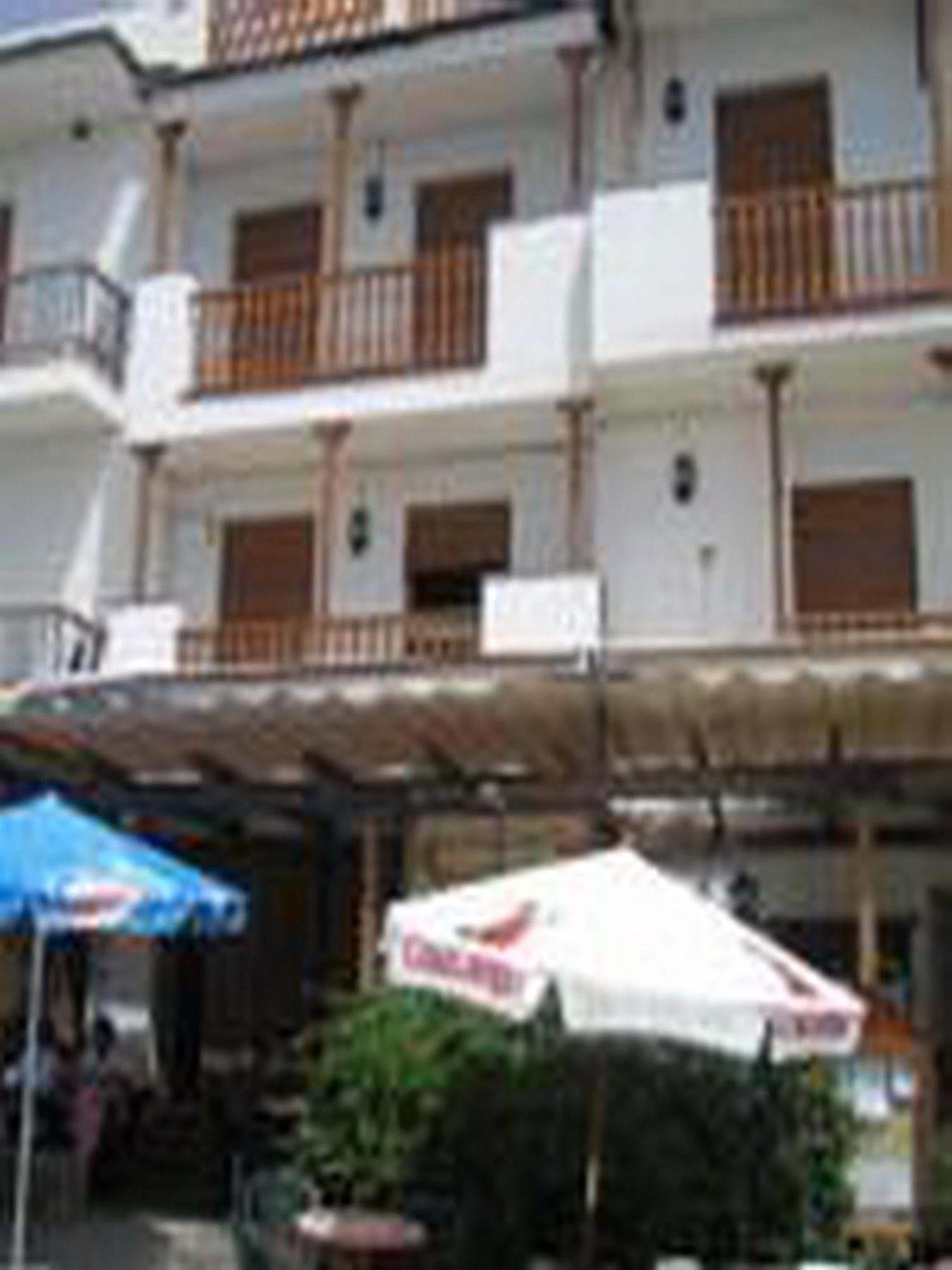 Hostal El Cascapenas De La Alpujarra กาปีเลย์รา ภายนอก รูปภาพ